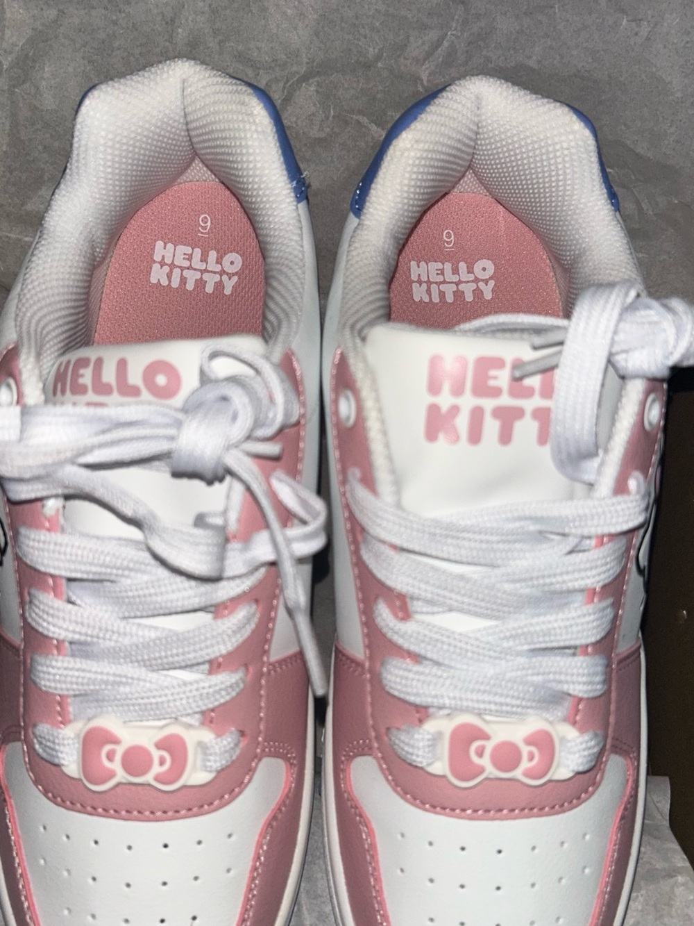 Heydude x Hello Kitty White and Pink Women's Low-Top Sneakers Brand New - Picture 7 of 8